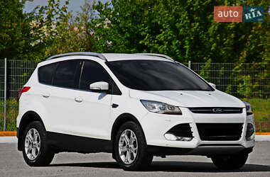 Позашляховик / Кросовер Ford Kuga 2014 в 