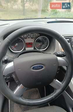 Внедорожник / Кроссовер Ford Kuga 2011 в 