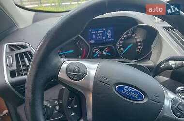 Позашляховик / Кросовер Ford Kuga 2013 в 