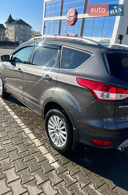 Позашляховик / Кросовер Ford Kuga 2015 в Чернівцях