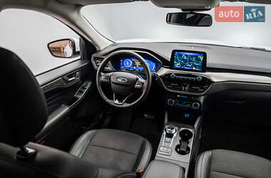 Внедорожник / Кроссовер Ford Kuga 2021 в 