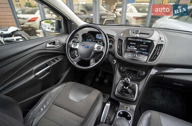Внедорожник / Кроссовер Ford Kuga 2016 в 