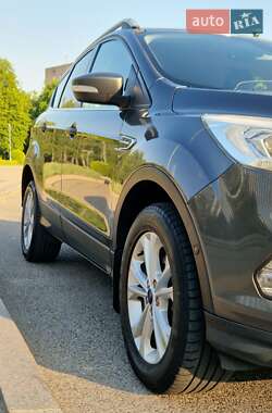 Внедорожник / Кроссовер Ford Kuga 2017 в 