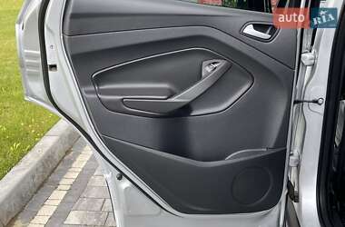Внедорожник / Кроссовер Ford Kuga 2016 в 