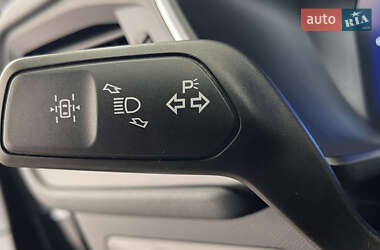 Позашляховик / Кросовер Ford Kuga 2021 в 
