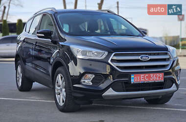 Позашляховик / Кросовер Ford Kuga 2019 в 