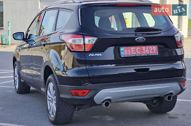 Позашляховик / Кросовер Ford Kuga 2019 в 