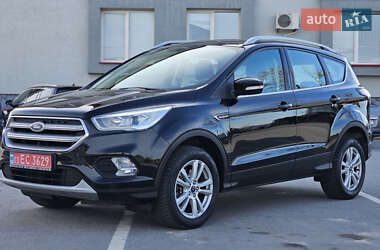 Позашляховик / Кросовер Ford Kuga 2019 в 