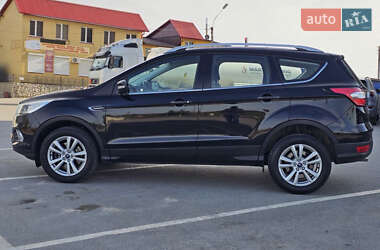 Позашляховик / Кросовер Ford Kuga 2019 в 