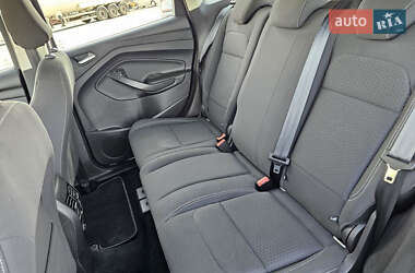 Позашляховик / Кросовер Ford Kuga 2019 в 