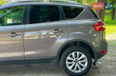 Позашляховик / Кросовер Ford Kuga 2012 в 