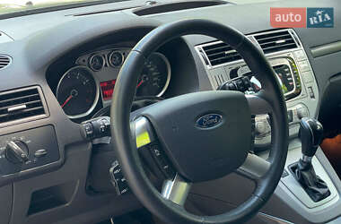 Позашляховик / Кросовер Ford Kuga 2012 в 