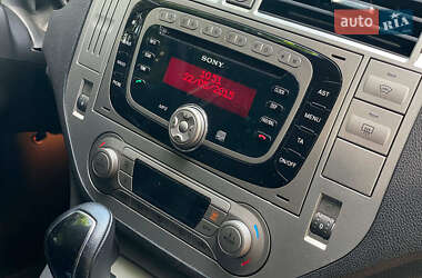 Позашляховик / Кросовер Ford Kuga 2012 в 