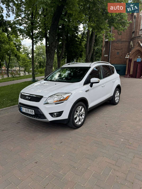 Позашляховик / Кросовер Ford Kuga 2012 в 