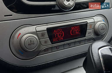 Позашляховик / Кросовер Ford Kuga 2011 в 
