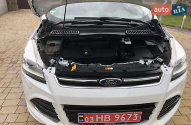 Позашляховик / Кросовер Ford Kuga 2016 в 