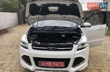 Позашляховик / Кросовер Ford Kuga 2016 в 