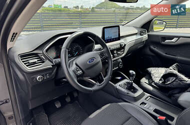 Внедорожник / Кроссовер Ford Kuga 2021 в 