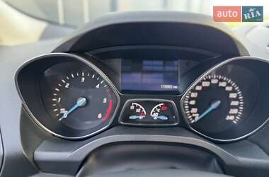 Внедорожник / Кроссовер Ford Kuga 2015 в 