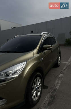 Внедорожник / Кроссовер Ford Kuga 2015 в 
