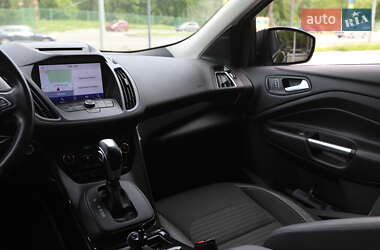 Внедорожник / Кроссовер Ford Kuga 2019 в 