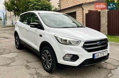 Внедорожник / Кроссовер Ford Kuga 2017 в 