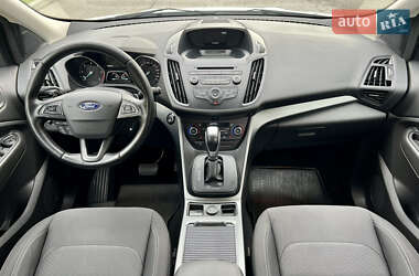 Внедорожник / Кроссовер Ford Kuga 2017 в 