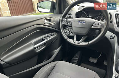 Внедорожник / Кроссовер Ford Kuga 2017 в 