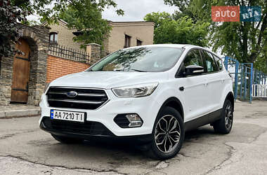 Внедорожник / Кроссовер Ford Kuga 2017 в 