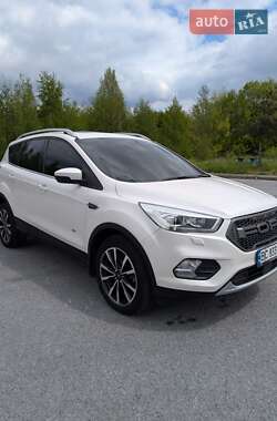 Позашляховик / Кросовер Ford Kuga 2017 в 