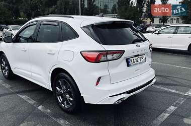 Позашляховик / Кросовер Ford Kuga 2021 в 