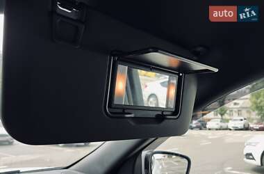 Позашляховик / Кросовер Ford Kuga 2021 в 