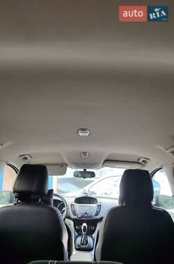 Позашляховик / Кросовер Ford Kuga 2013 в 