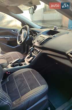 Позашляховик / Кросовер Ford Kuga 2013 в 