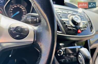 Внедорожник / Кроссовер Ford Kuga 2013 в 