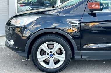 Позашляховик / Кросовер Ford Kuga 2016 в 