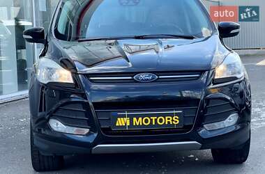 Позашляховик / Кросовер Ford Kuga 2016 в 