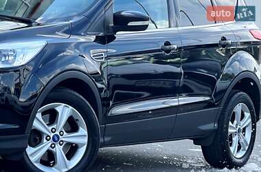 Позашляховик / Кросовер Ford Kuga 2016 в 