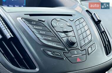 Позашляховик / Кросовер Ford Kuga 2016 в 