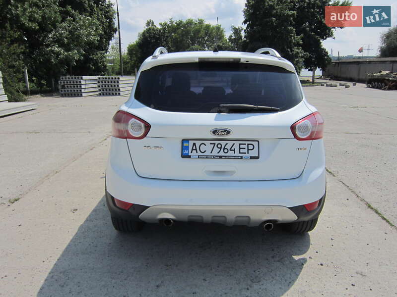 Позашляховик / Кросовер Ford Kuga 2011 в Цумані