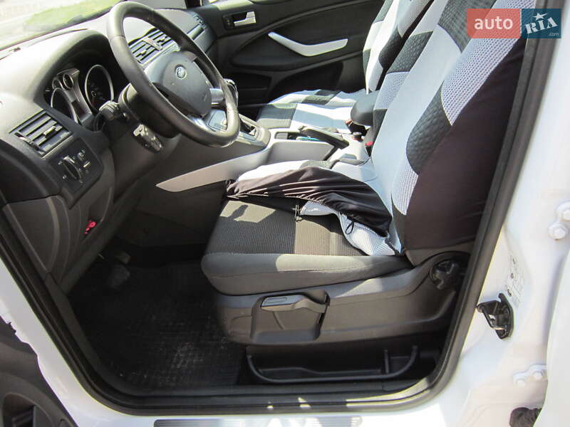 Позашляховик / Кросовер Ford Kuga 2011 в Цумані