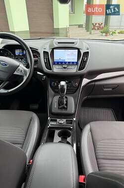 Внедорожник / Кроссовер Ford Kuga 2019 в 