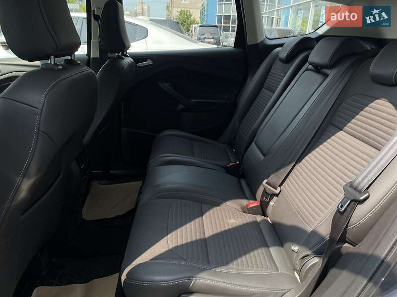 Позашляховик / Кросовер Ford Kuga 2019 в Дніпрі