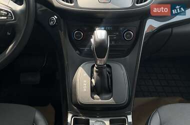 Внедорожник / Кроссовер Ford Kuga 2019 в 