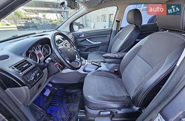 Внедорожник / Кроссовер Ford Kuga 2012 в 