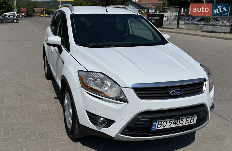 Внедорожник / Кроссовер Ford Kuga 2010 в Надворной