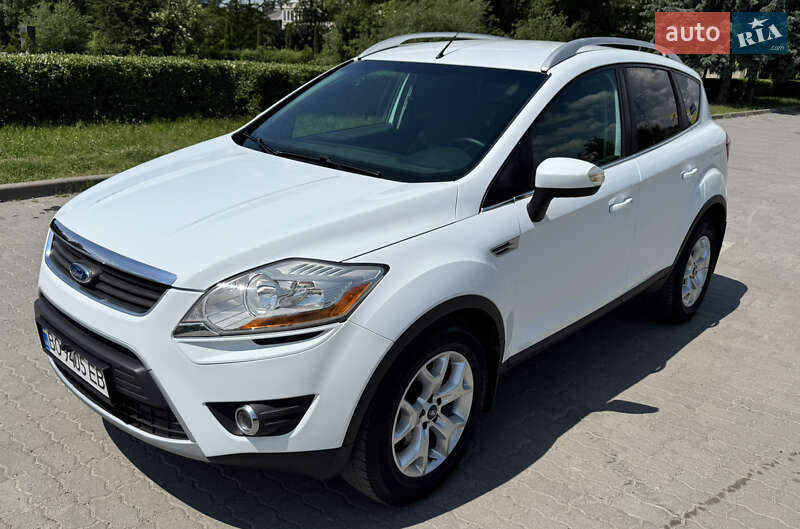 Внедорожник / Кроссовер Ford Kuga 2010 в Надворной