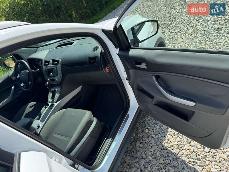 Внедорожник / Кроссовер Ford Kuga 2010 в Надворной