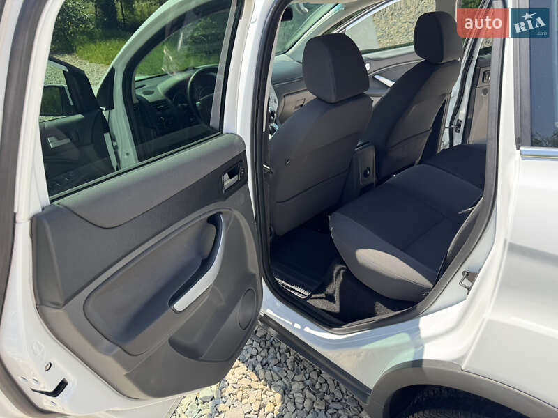 Внедорожник / Кроссовер Ford Kuga 2010 в Надворной