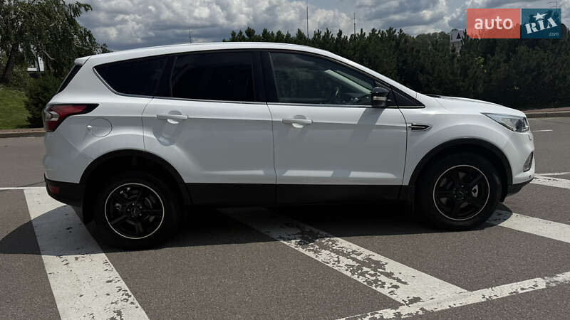 Позашляховик / Кросовер Ford Kuga 2017 в Боярці